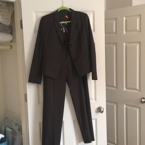 Ann Taylor Suit! Blazer size 10, pants size 8